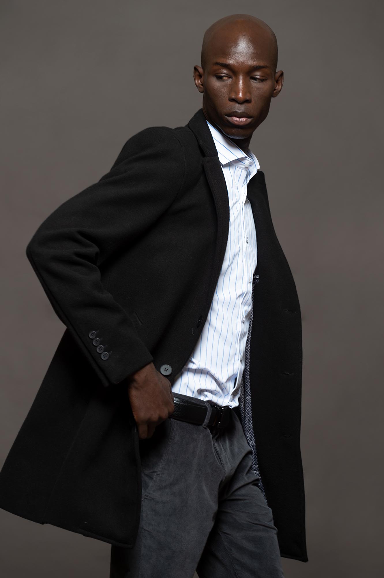 8016NE - ABRIGO WHISKY NEGRO